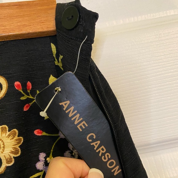 🎉HP🎉 Silk embroidery look skirt - Picture 4 of 8